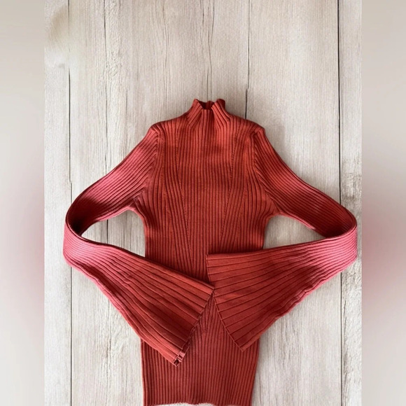 Lu Nyc Sweaters - Lu NYC turtle neck with bell sleeves - small (B5)